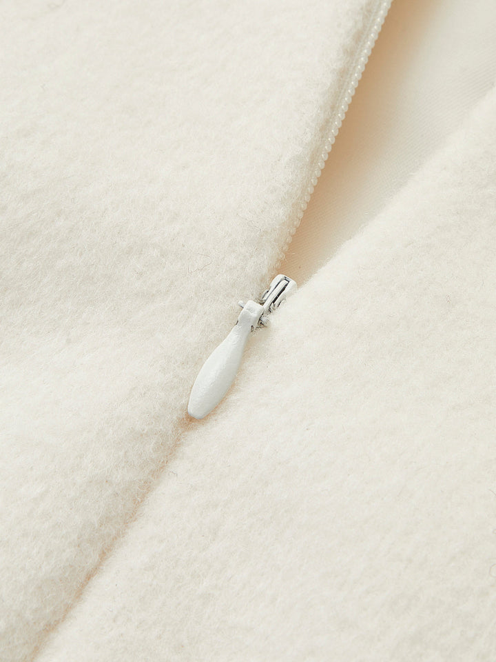 Ärmelloses Kleid mit Pin-Detail und warmem Stoff