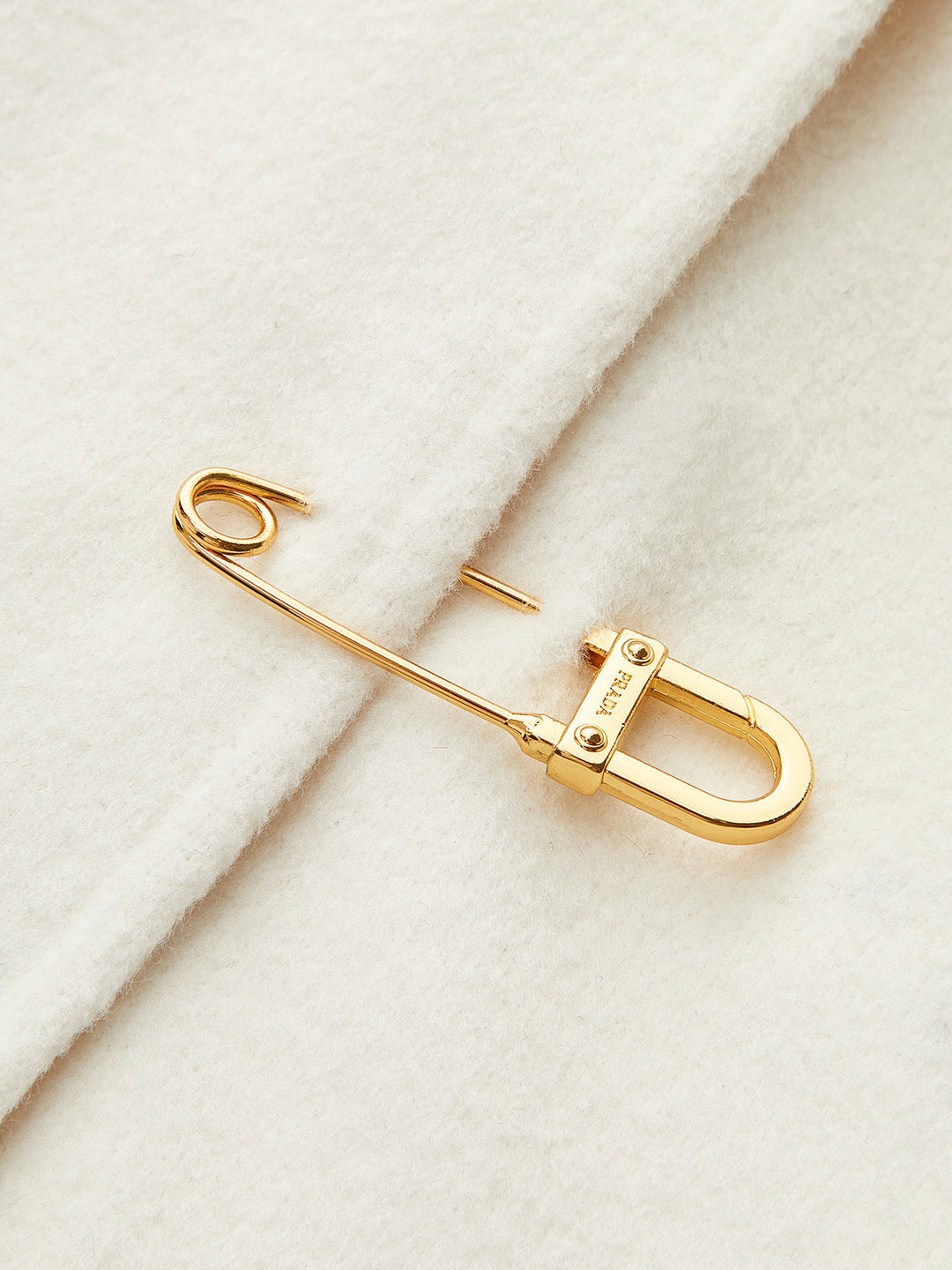 Ärmelloses Kleid mit Pin-Detail und warmem Stoff