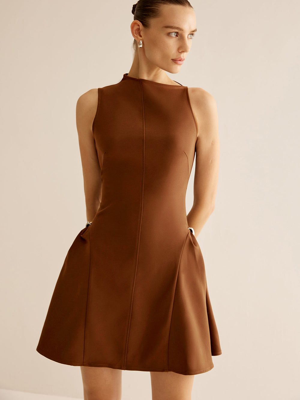 Asymmetrisches Krageneinsatz-Rüschenkleid