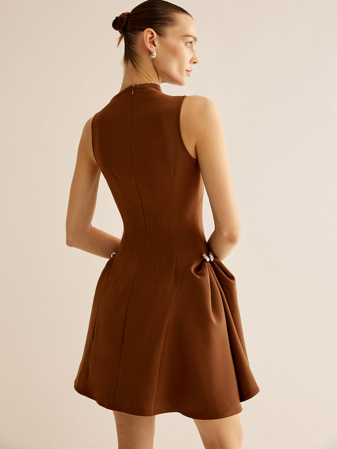 Asymmetrisches Krageneinsatz-Rüschenkleid