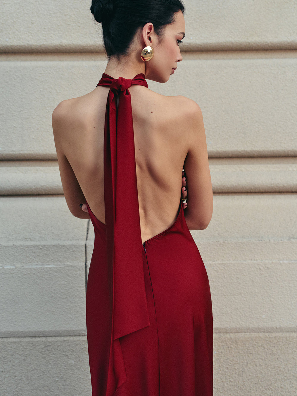 Kleid mit offenem Rücken und Satin-Neckholder