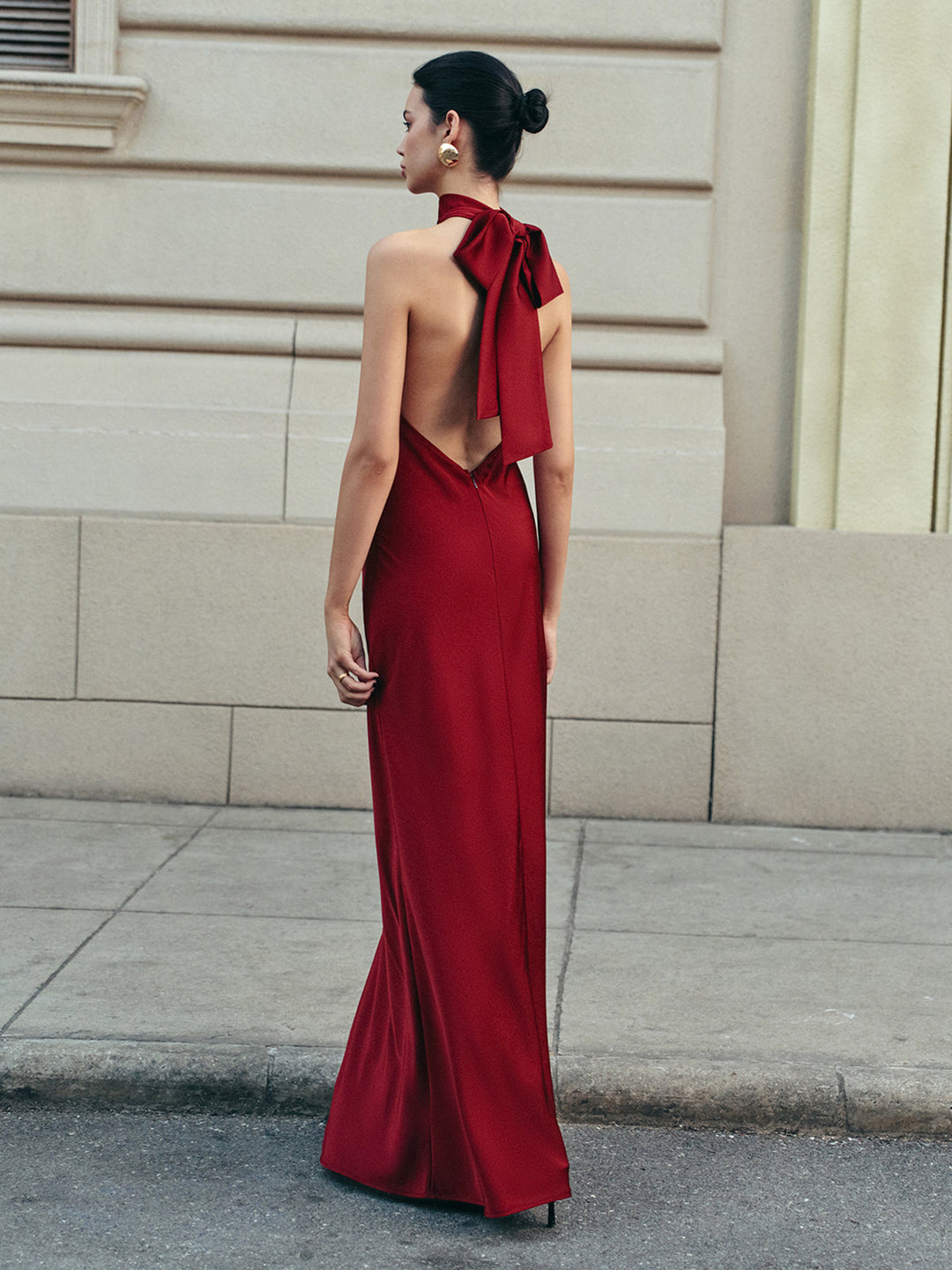 Kleid mit offenem Rücken und Satin-Neckholder