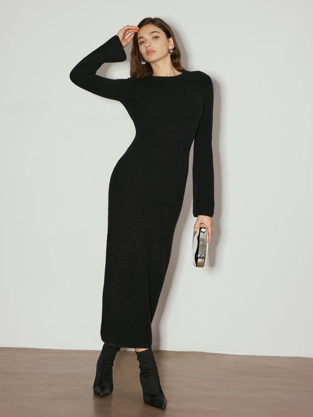 Kleid mit Bindekragen und offenem Rücken