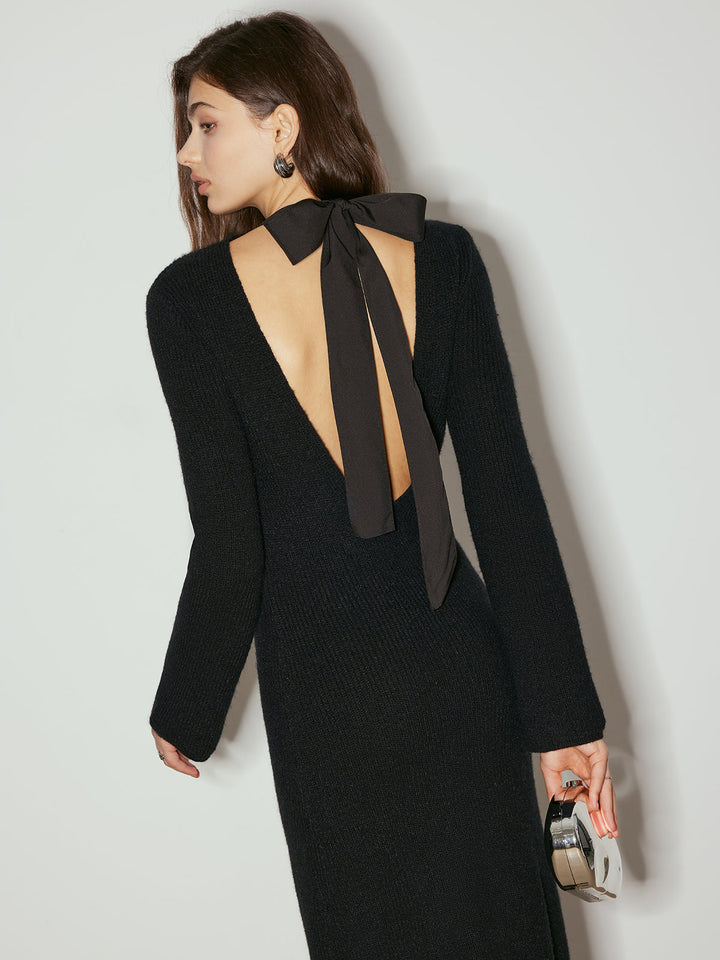 Kleid mit Bindekragen und offenem Rücken
