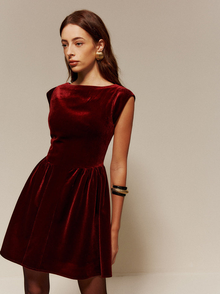 Samtkleid mit Falten und kurzen Ärmeln