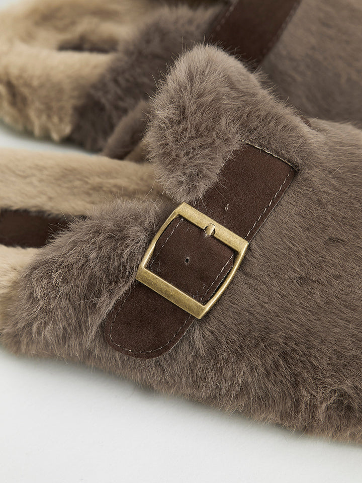 Gefütterte Muleslipper mit Gürtelschnallen-Design