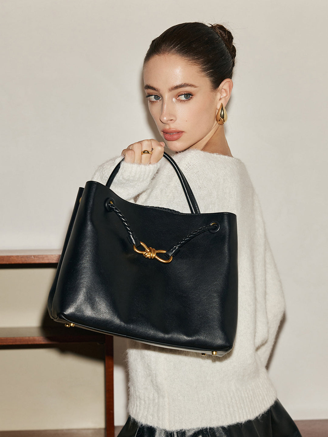 Henkeltasche mit Schleifendetail