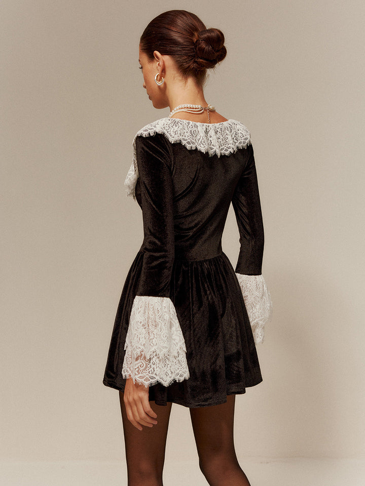 Spitzenbesetztes Samtkleid Kurz