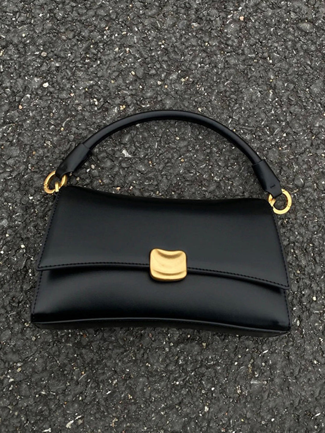 Baguette Tasche mit Überschlag
