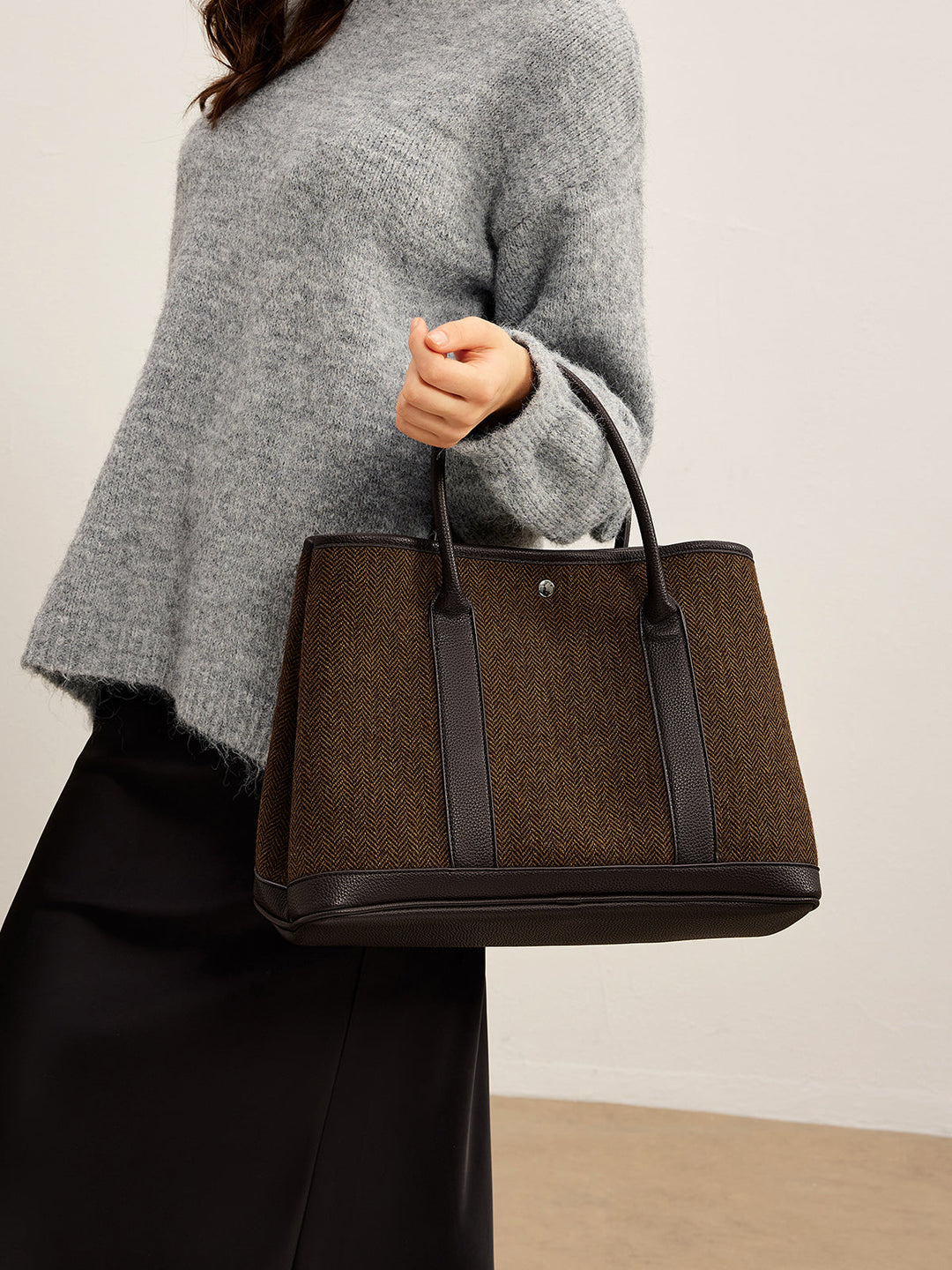 Tasche mit Chevron-Knopfverschluss
