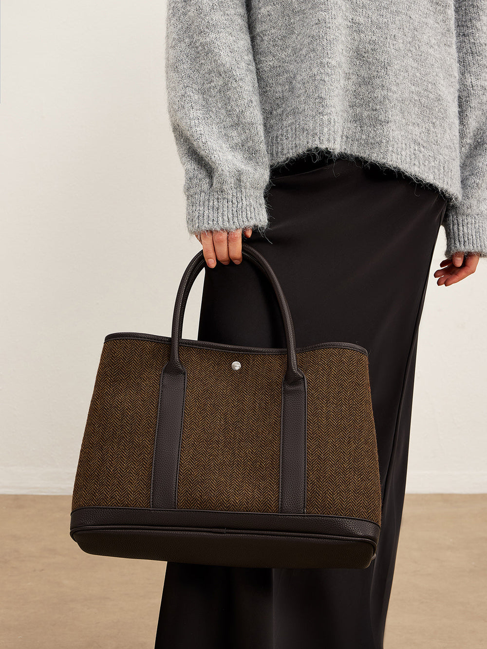 Tasche mit Chevron-Knopfverschluss