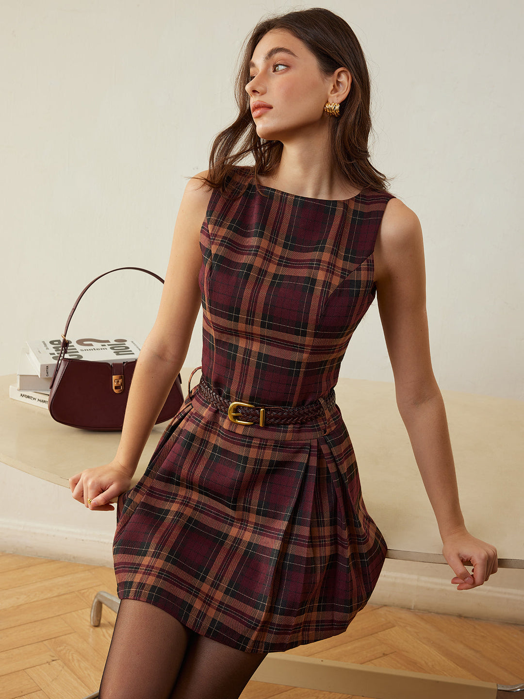 Gekleidetes Faltenkleid ohne Gürtel