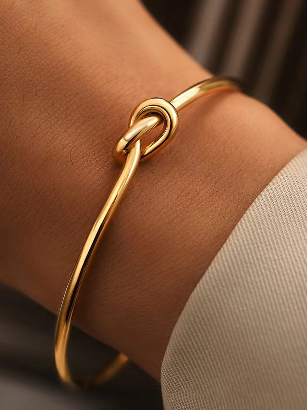 Geknotetes Offenes Armband