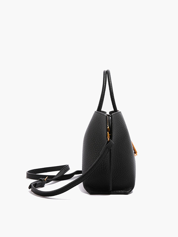 Texturierte Schultertasche mit Henkel