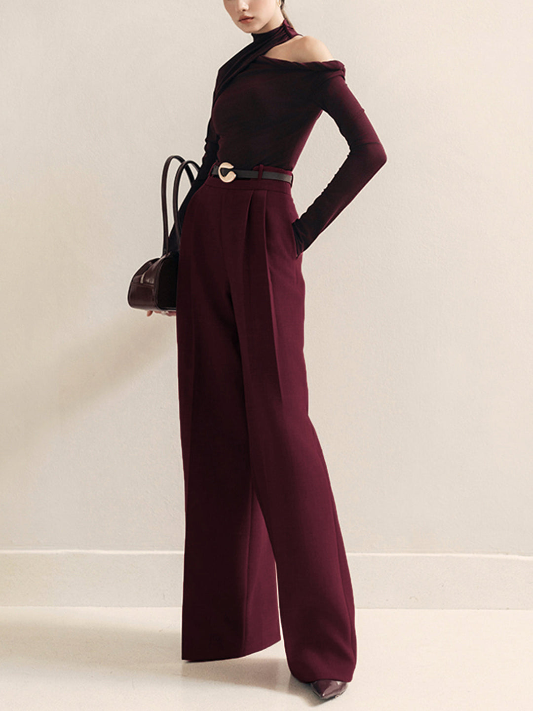 Hosen mit Gürtel und Falten High-Waist