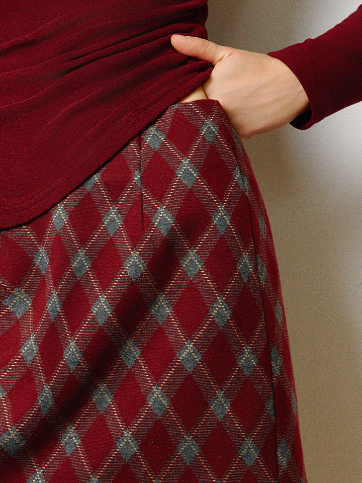 Strickrock mit mittlerer Taille und Reißverschluss