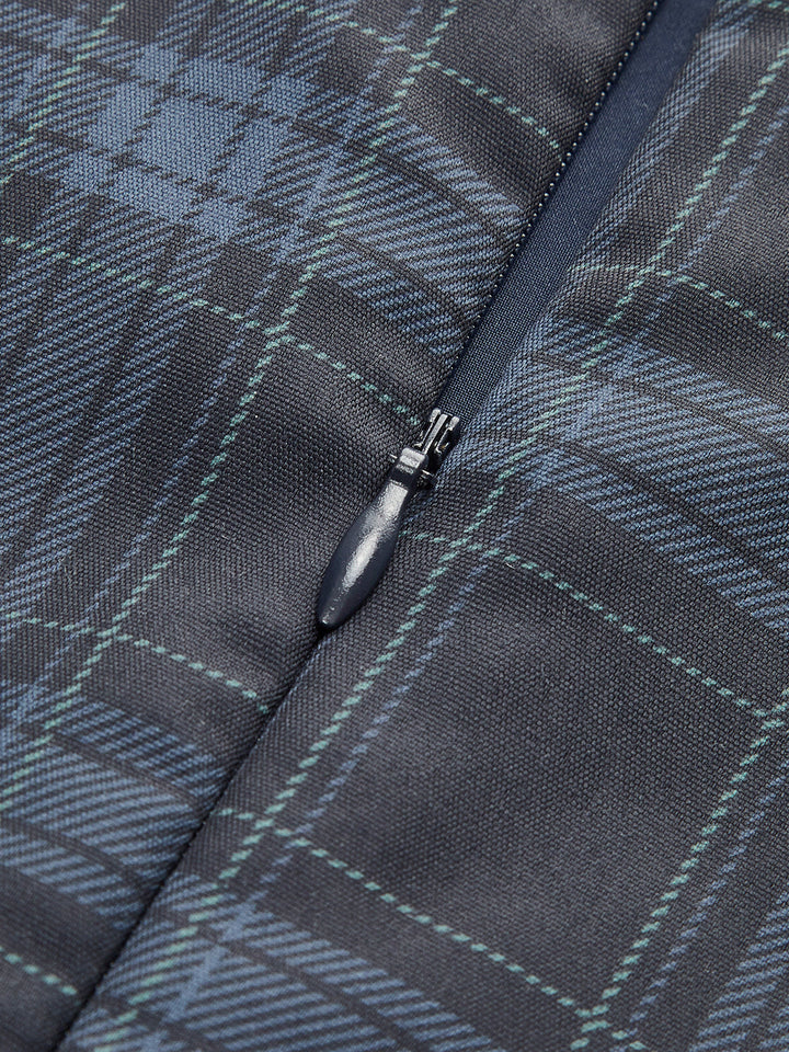 Gekleidetes Kleid mit Falten und Reißverschluss