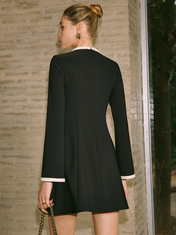 Kleid mit Kontrastbesatz, Glockenärmeln und Faltenreißverschluss