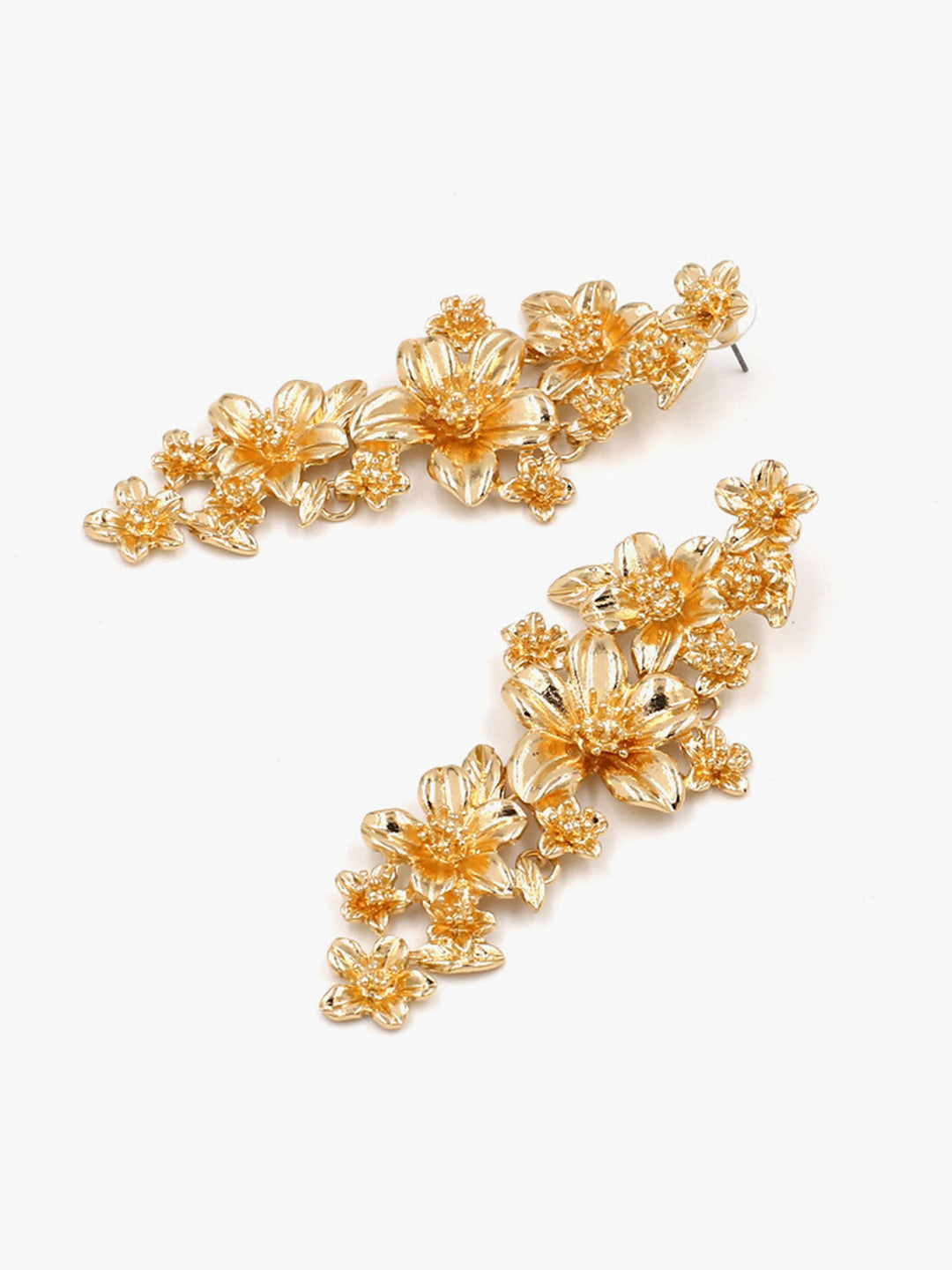 Goldene Blumen-Steckohrringe