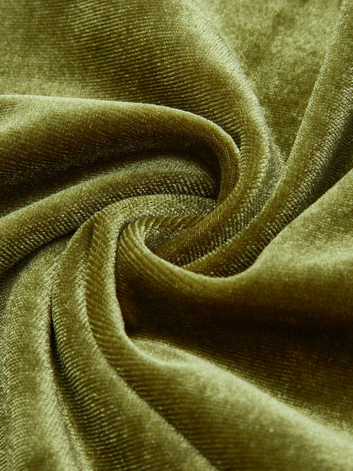 Kleid aus Samt mit hohem Kragen und ohne Ärmel