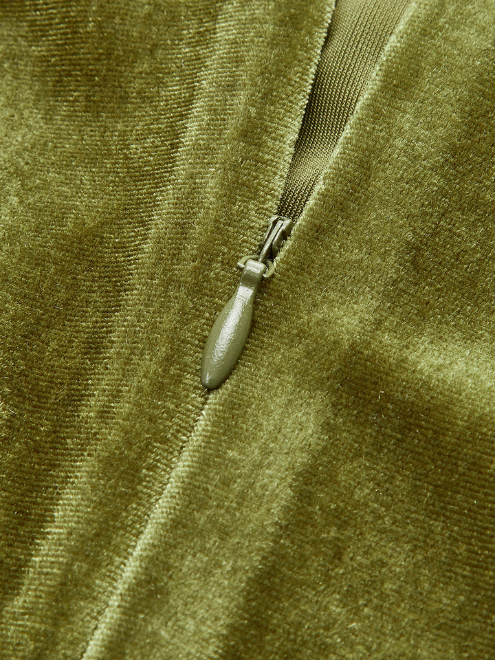 Kleid aus Samt mit hohem Kragen und ohne Ärmel