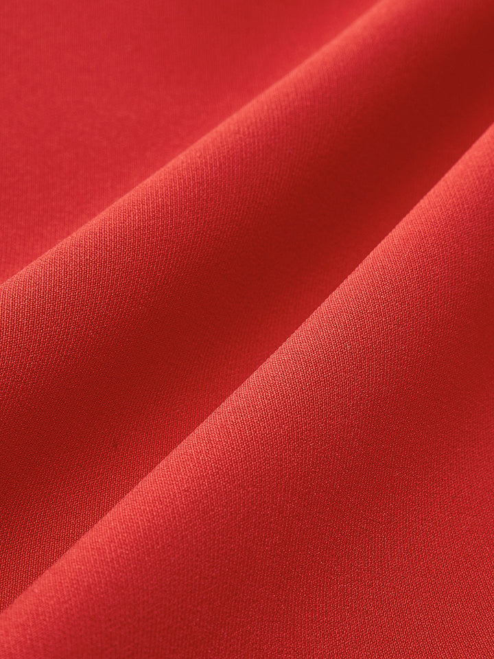 Minimalistisches schlichtes Kleid mit Rollkragen