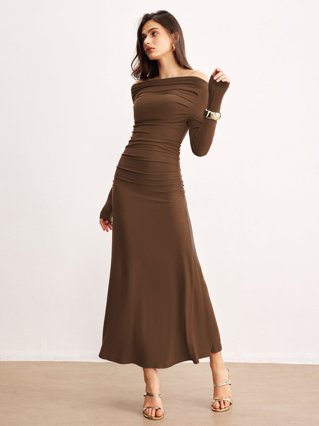 Kleid mit Rüschen und Carmen-Ausschnitt