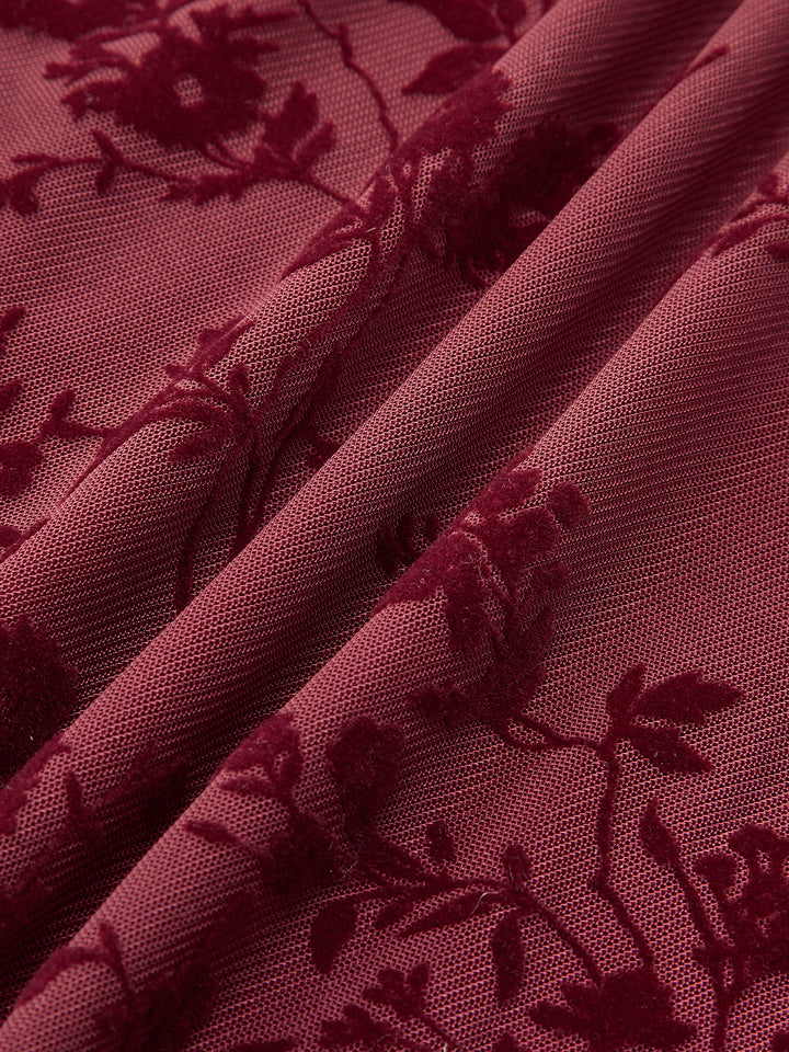 Florales Kleid mit Rüschensaum und Bindegürtel