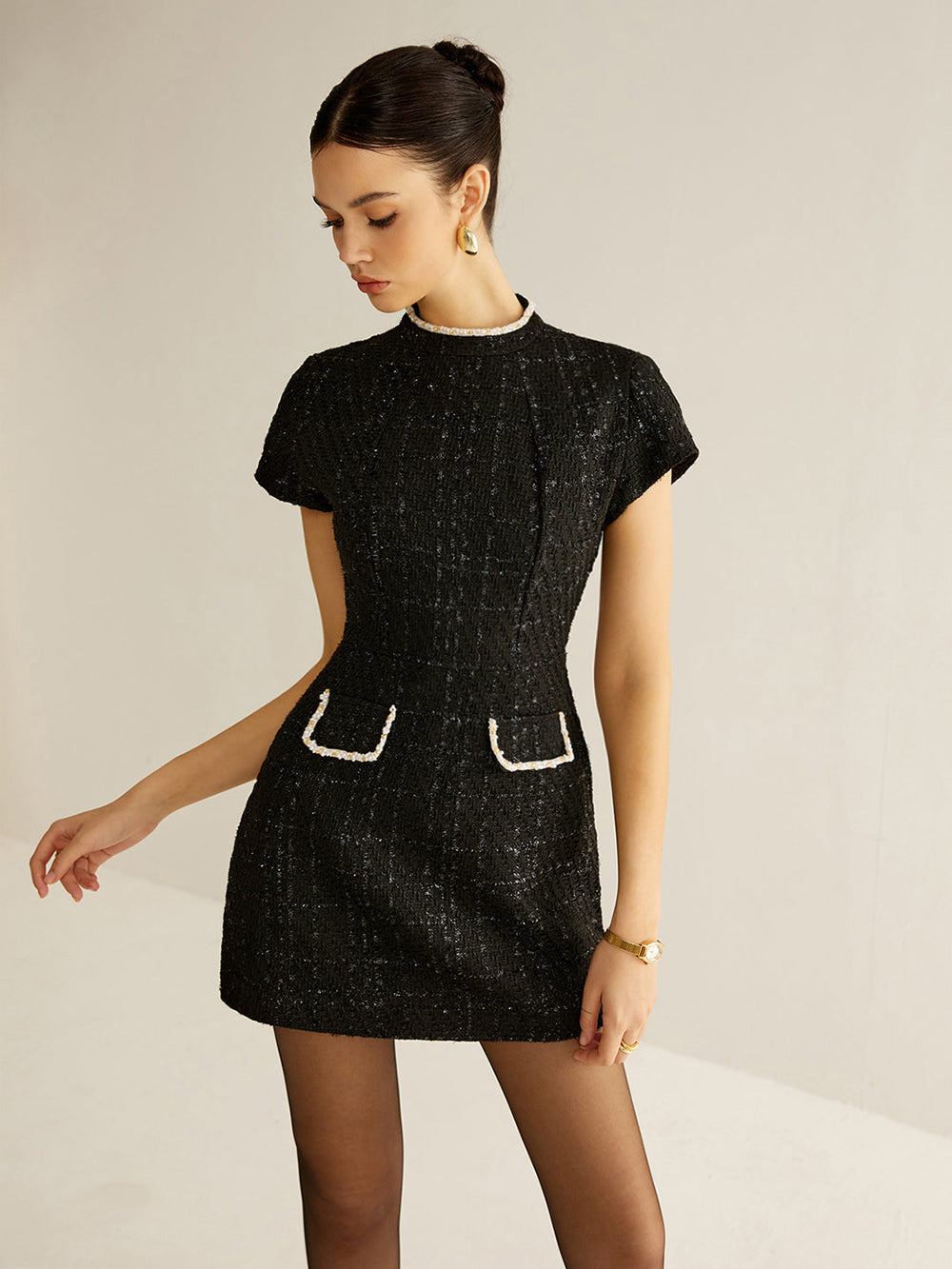 Eleganter kurzer Tweed-Kleid mit kurzen Ärmeln