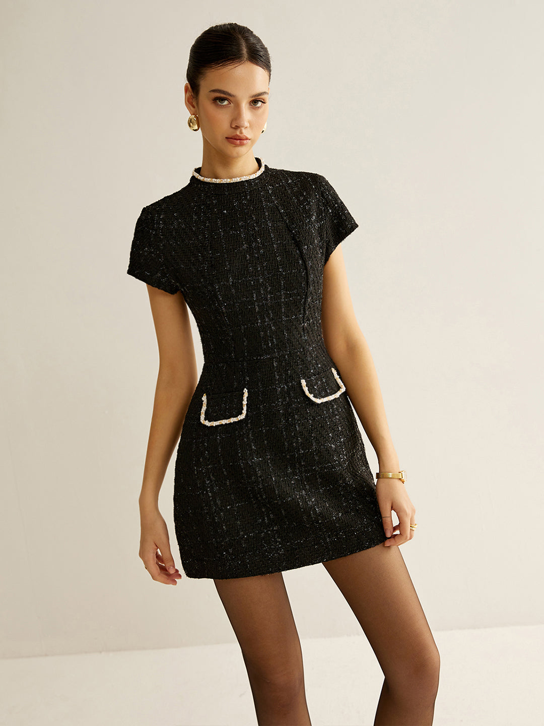 Eleganter kurzer Tweed-Kleid mit kurzen Ärmeln