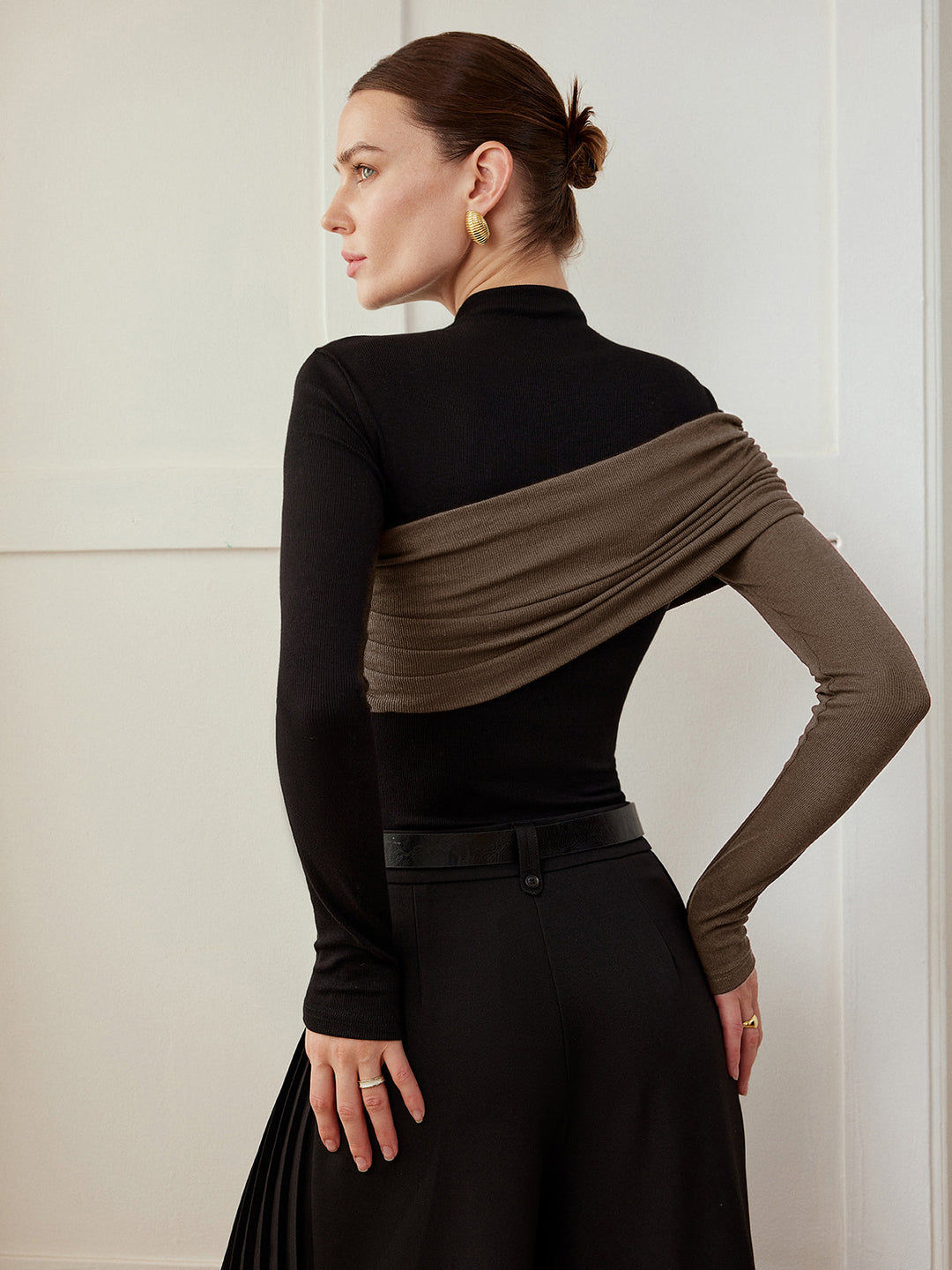 Farblich abgesetztes Falten-Jersey-Oberteil in Slim Fit