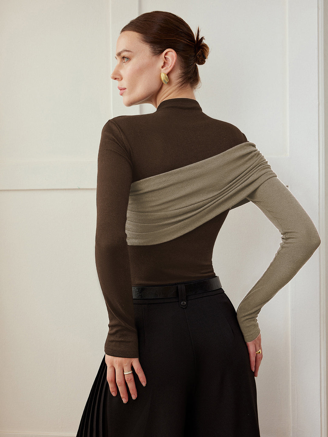 Farblich abgesetztes Falten-Jersey-Oberteil in Slim Fit
