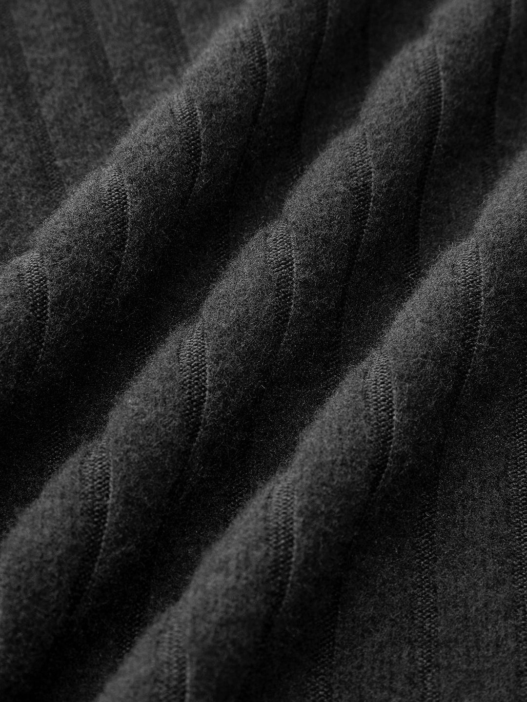 Geripptes Kurz-Kleid mit Rollkragen