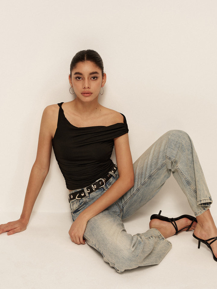 Asymmetrischer Kragen mit Falten-T-Shirt