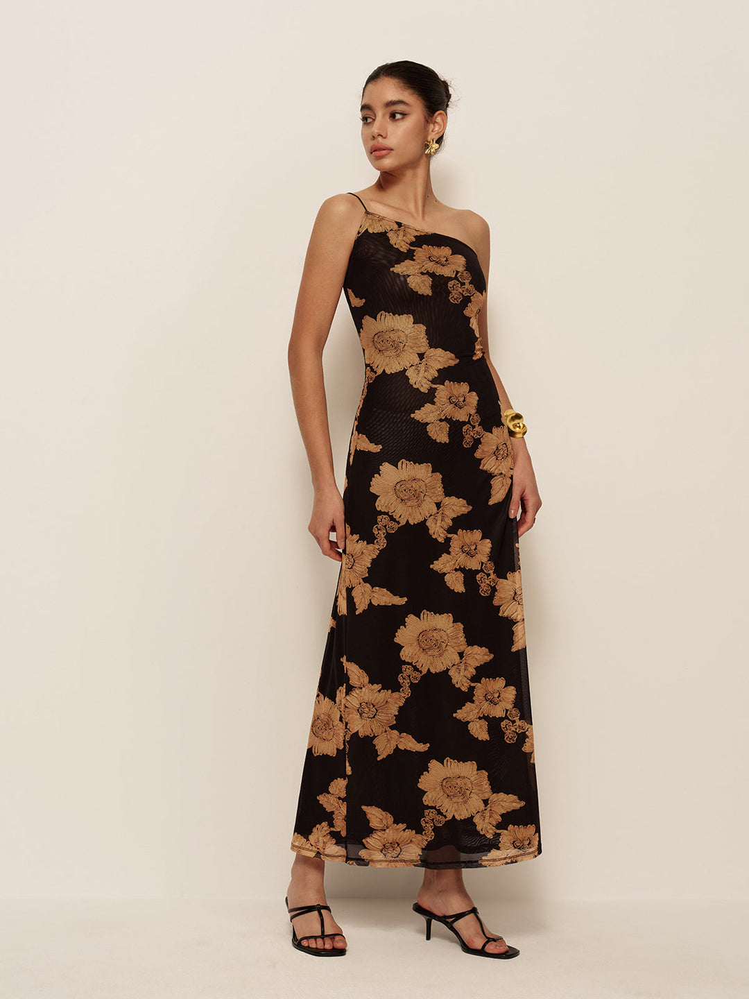 Asymmetrisches Kleid mit Kaltem Schulterdruck