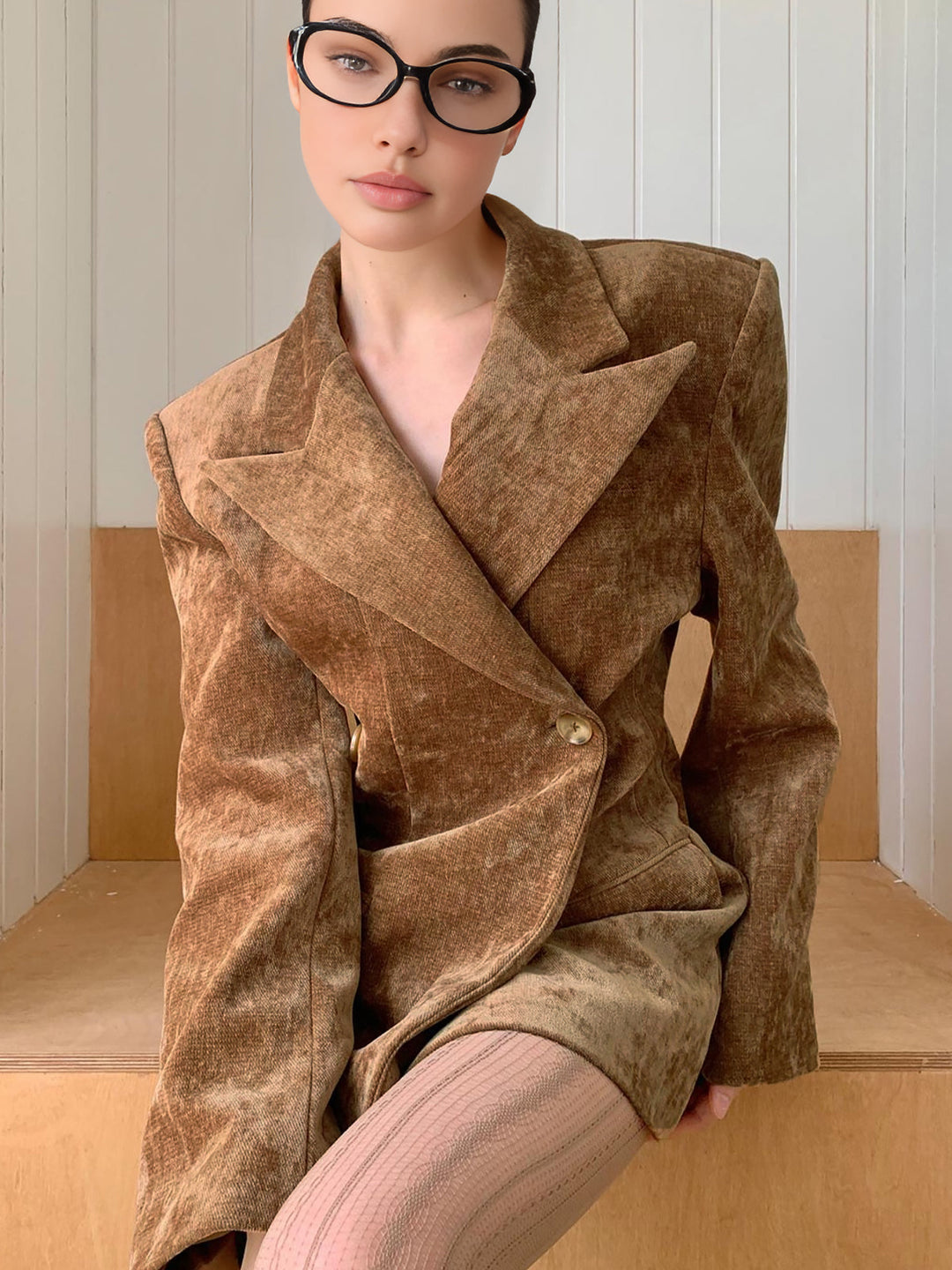 Button Cinched Lang Blazer