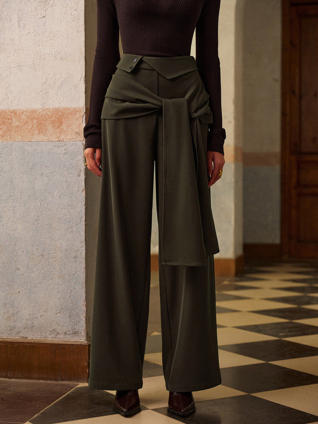 Mittelbund Hose mit Knoten