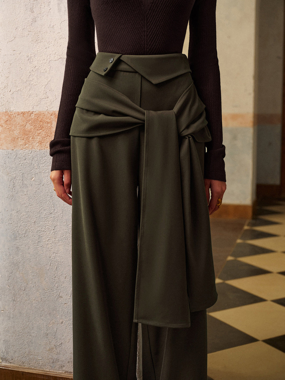 Mittelbund Hose mit Knoten
