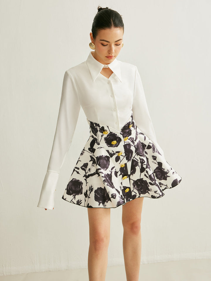 Rock mit Blumenmuster und Knopfdetail