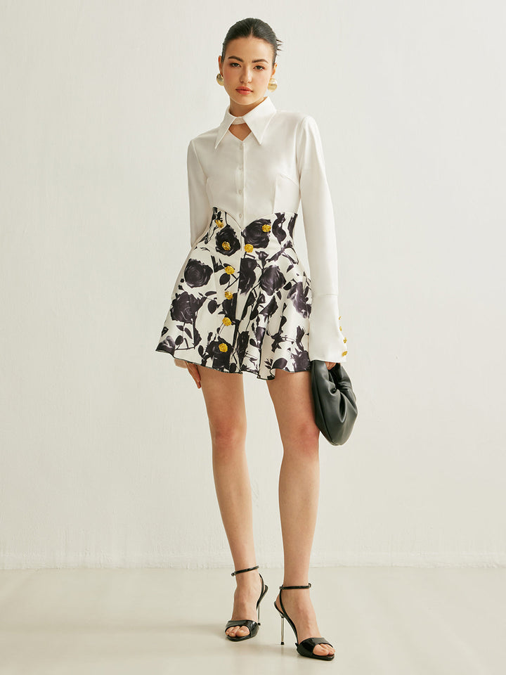 Rock mit Blumenmuster und Knopfdetail