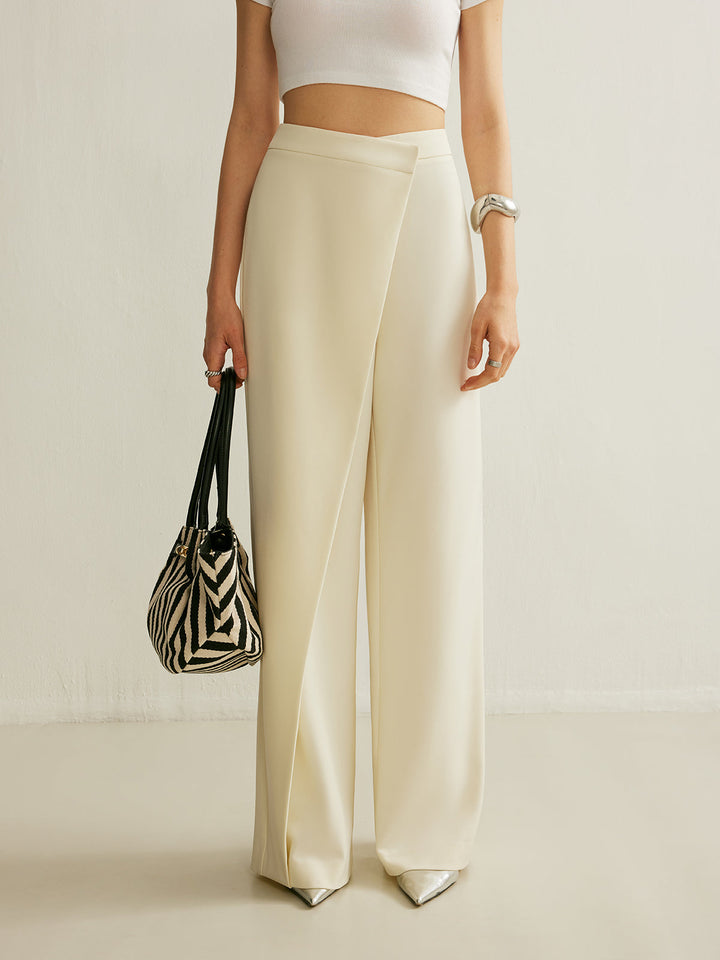 Asymmetrische Hose mit hoher Taille und Kreuzwickel