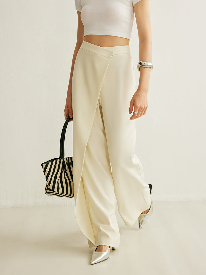 Asymmetrische Hose mit hoher Taille und Kreuzwickel