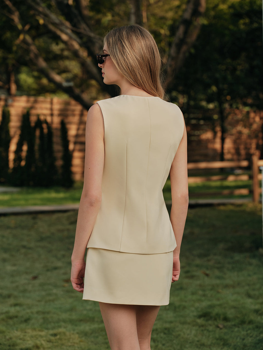 Eleganter Knopf-Westen-Split