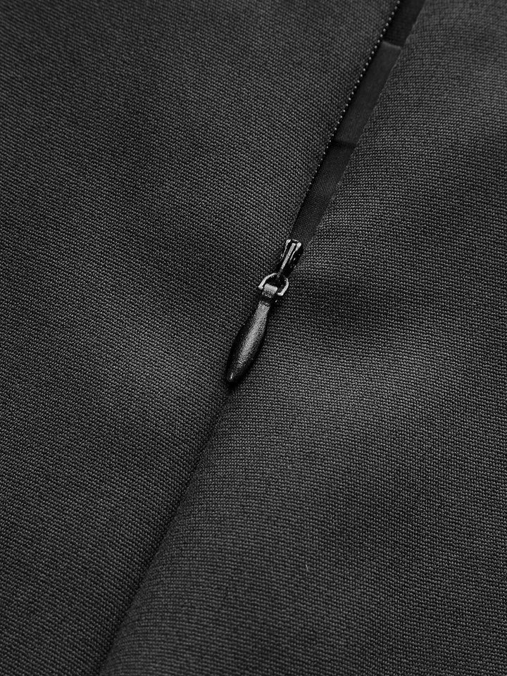 Rock mit Metalldetail und Schlitz