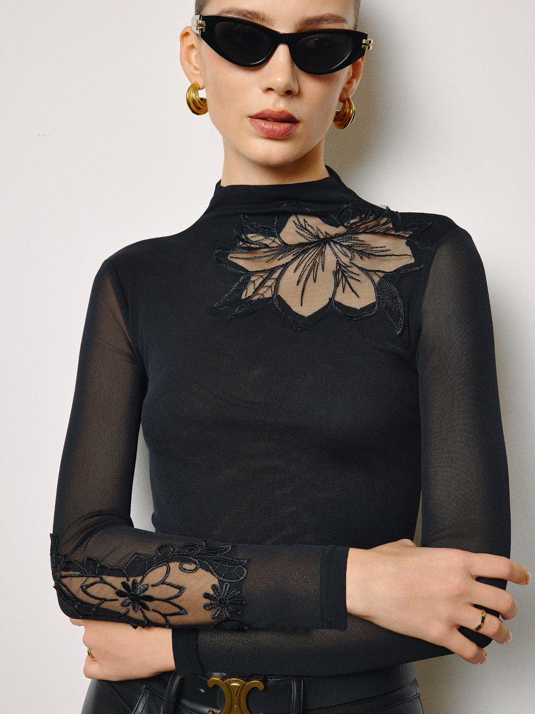 Semi-Sheer Mesh-Floral Slim Jersey Top auf Deutsch