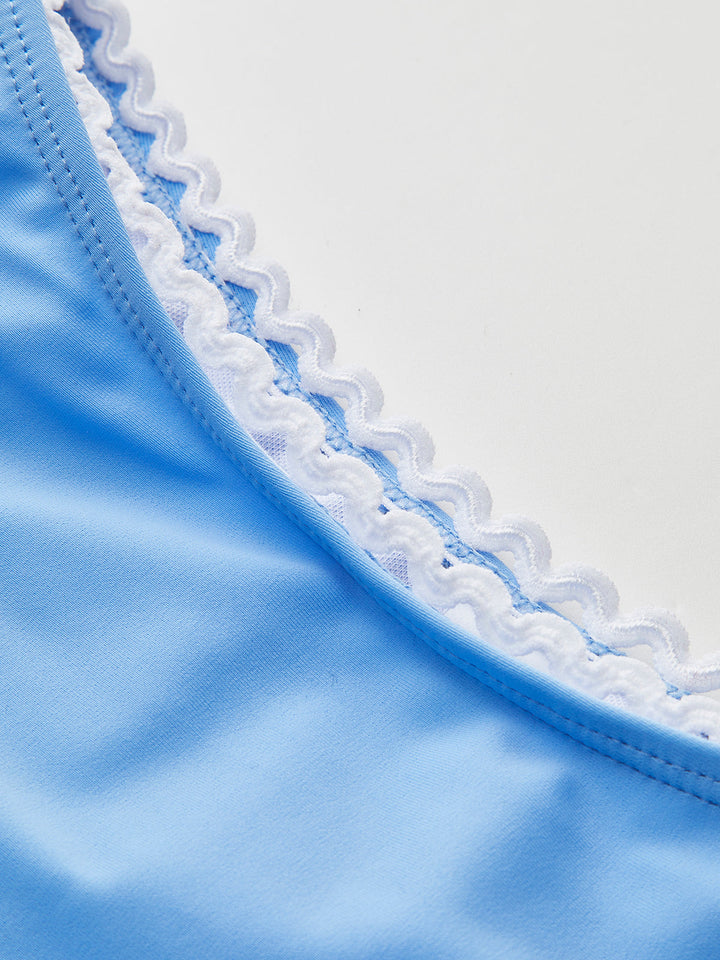 Geripptes Bikinioberteil mit Muschelsaum