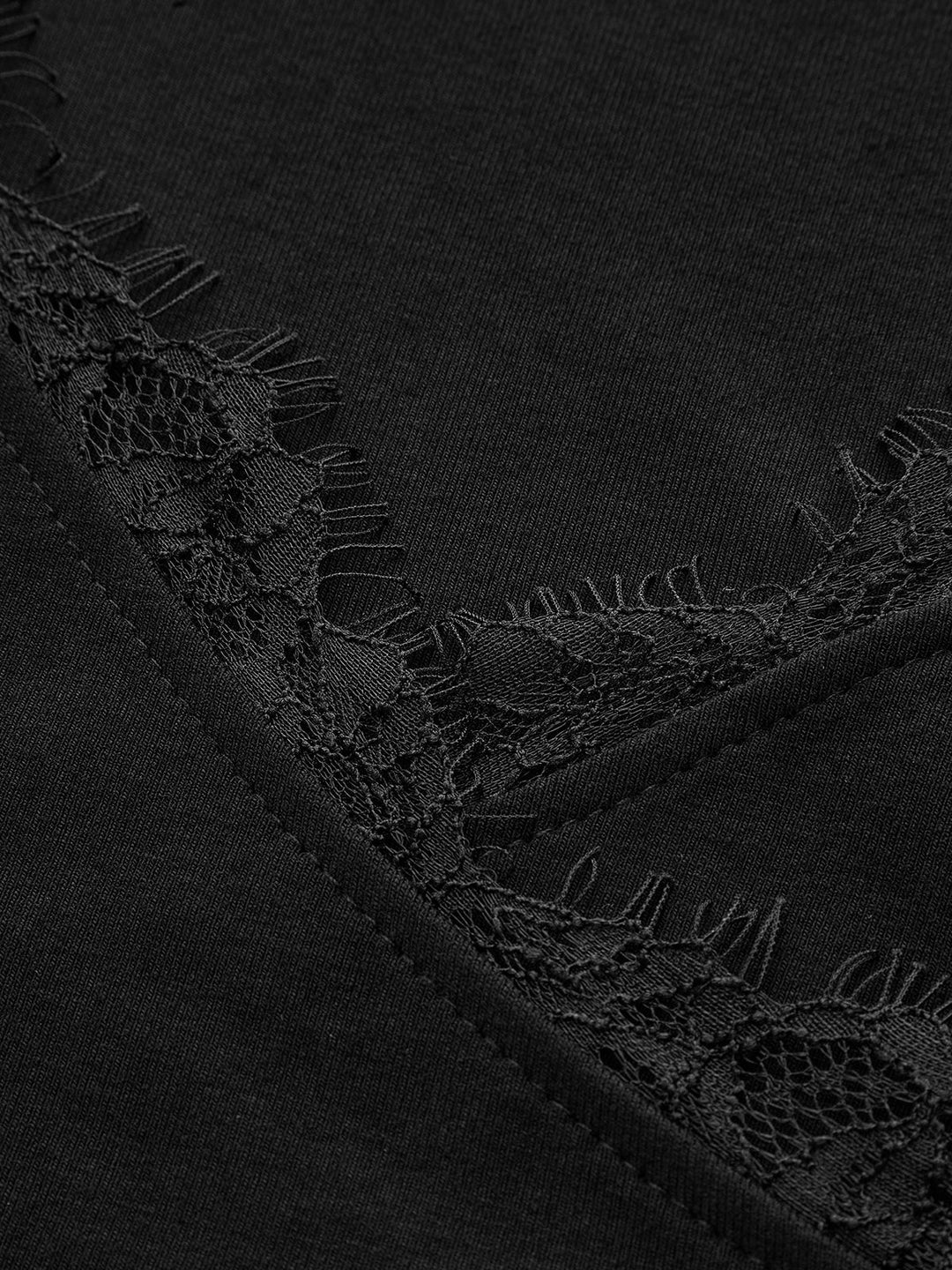V-Ausschnitt-Spitzenbesetztes Schlankes T-Shirt