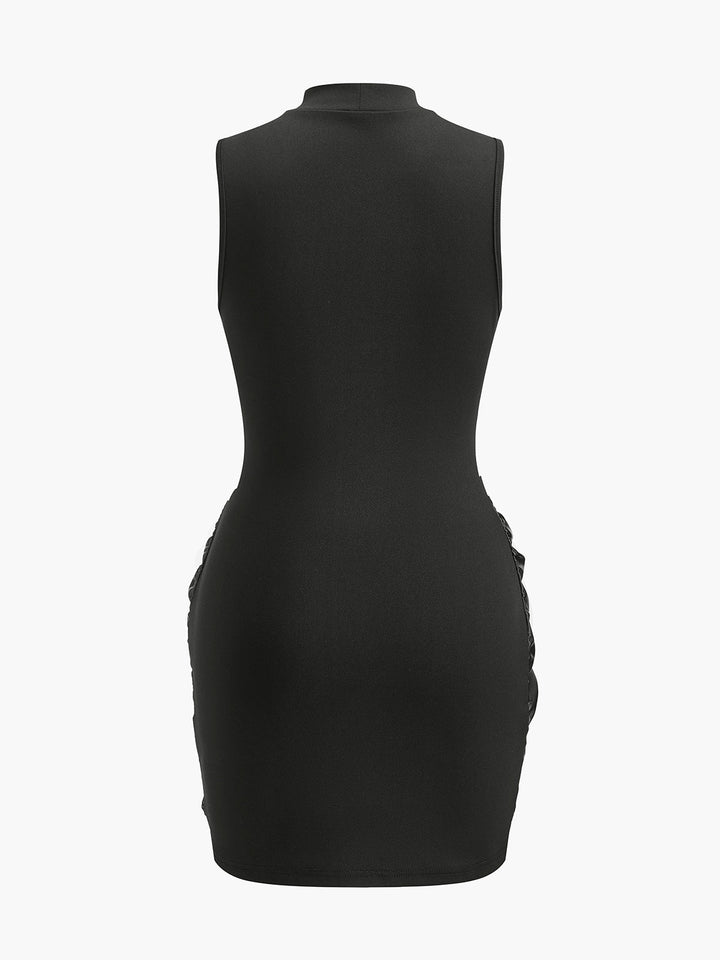 Kleid mit Stehkragen aus Kunstleder und gerafften Einsätzen