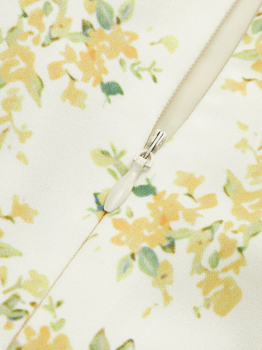 Kleid mit Schleifenrücken und Blumenmuster