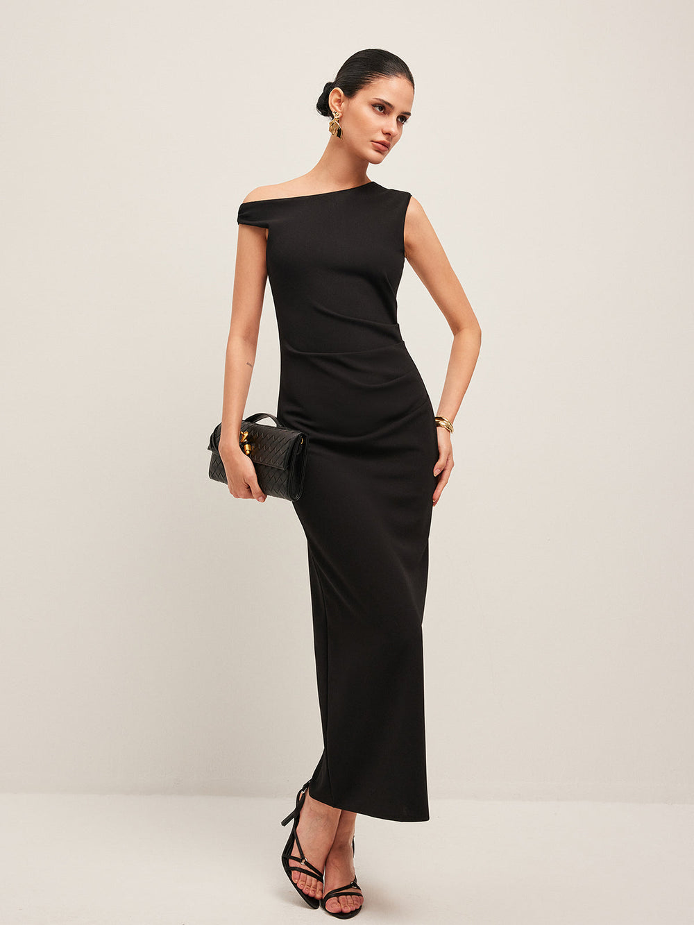 Asymmetrisches Schulterkleid